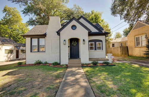 Tyler Cottage | Walk to Dtwn: 'tyler Tudor' w/Backyard