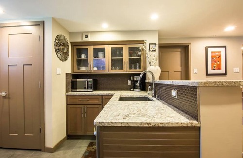 Highland Apartment | Walk to everything in Hip Historic Highlands/LoHi