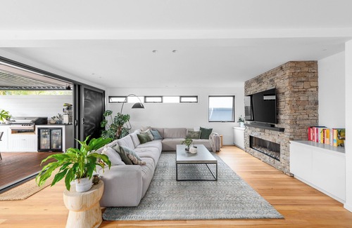 Newport House | Walk to everything - The Ultimate Beach Holiday home