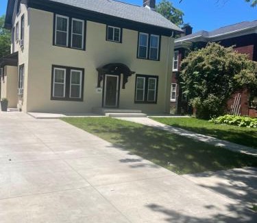 Downtown Niagara Falls House | Walk To Fall (4th Street)