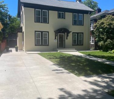 Downtown Niagara Falls House | Walk To Fall (4th Street)