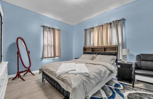 Downtown Niagara Falls House | Walk To Fall (4th Street)
