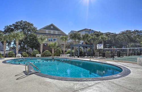 Myrtle Beach Apartment | Walk to Family Kingdom, Ocean Myrtle Beach Condo!