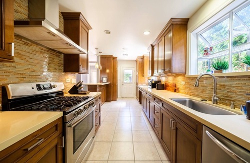 Sherman Oaks House | Walk to Famous Ventura Boulevard w/Pool, Pingpong, BBQ