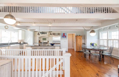 Brant Point House | Walk to ferry, town and beaches!