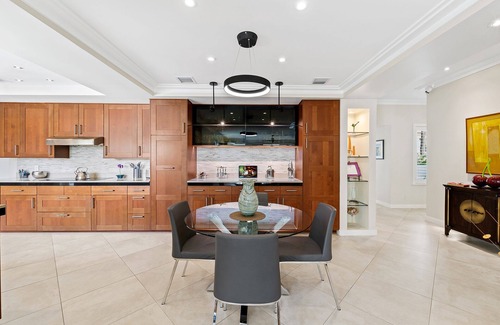 Nurmi Isles House | Walk to Fort Lauderdale Beach & World Class shops just off Las Olas Blvd!