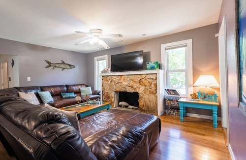 Springs at Kings Bay House | Walk to freshwater springs! Swim with manatees! Kayaking and more!