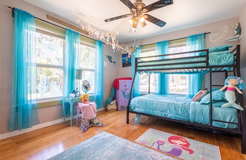 Springs at Kings Bay House | Walk to freshwater springs! Swim with manatees! Kayaking and more!