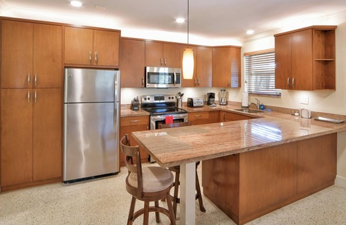 Wilton Manors Apartment | Walk to GAY Wilton Drive, Pool, Queen Bed, Kitchen, Living Room, Patio, WiFi, #1