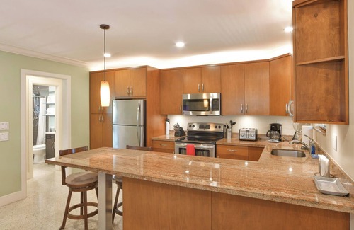 Wilton Manors Apartment | Walk to GAY Wilton Drive, Pool, Queen Bed, Kitchen, Living Room, Patio, WiFi, #1