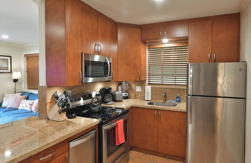 Wilton Manors Apartment | Walk to GAY Wilton Drive, Pool, Queen Bed, Kitchen, Living Room, Patio, WiFi, #3