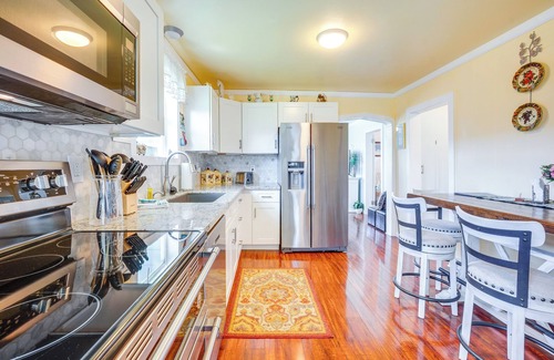 Gold Beach Cottage | Walk to Gold Beach: Charming Cottage w/Yard!
