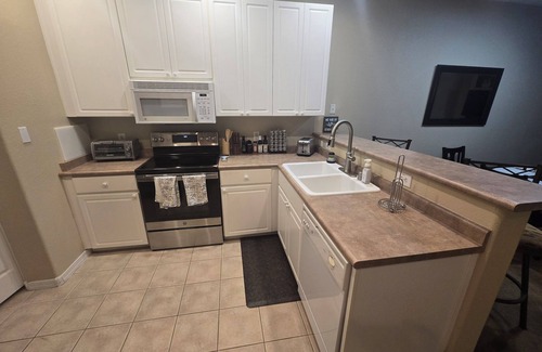 Superstition Springs Condo | Walk to golf and dining from this first floor Superstition Lakes condo near pool