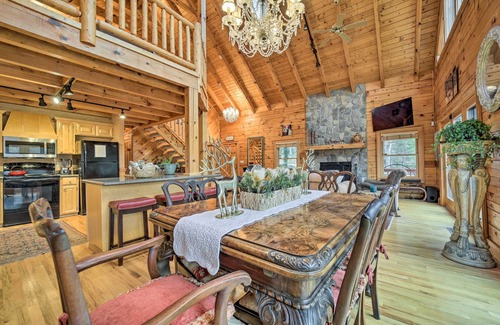 Maggie Valley Cabin | Walk to Golfing: Grand Maggie Valley Cabin!