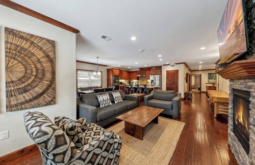South Lake Tahoe House | Walk to Gondola, Lake, Casinos, A/C | Tahoe Woods #201