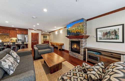 South Lake Tahoe House | Walk to Gondola, Lake, Casinos, A/C | Tahoe Woods #201