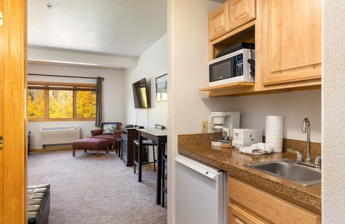 Mountain House Condo | Walk to Gondola in 8 minutes/Pool and Hot Tub/Fitness Room