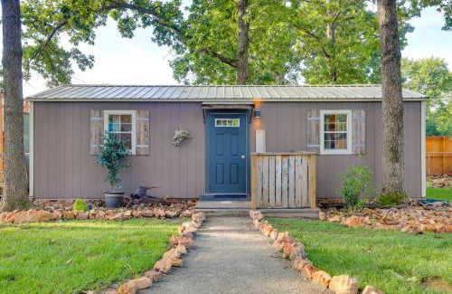 Grove Apartment | Walk to Grand Lake Pet-Friendly Grove Getaway!