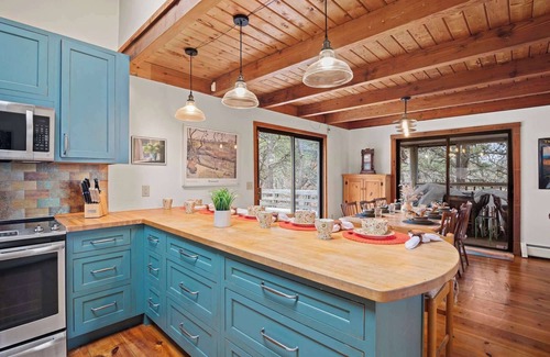 Truro House | Walk to Great Hollow Beach!
