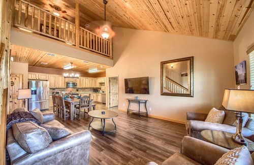 Gruene Condo | Walk to Gruene Hall and Shops! Dance the night away!