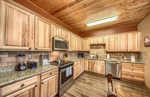 Gruene Condo | Walk to Gruene Hall and Shops! Dance the night away!