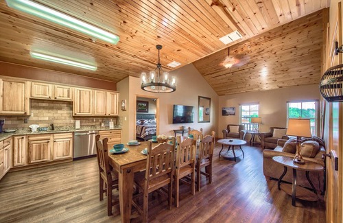 Gruene Condo | Walk to Gruene Hall and Shops! Dance the night away!