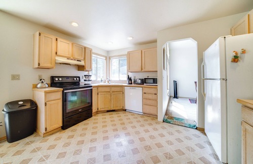 Renton House | Walk to Hiking Trails: Renton Home w/Fenced Yard!