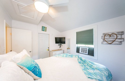 Indian Rocks Beach House | Walk to Indian Rocks Beach!