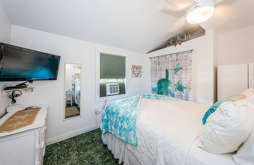 Indian Rocks Beach House | Walk to Indian Rocks Beach!