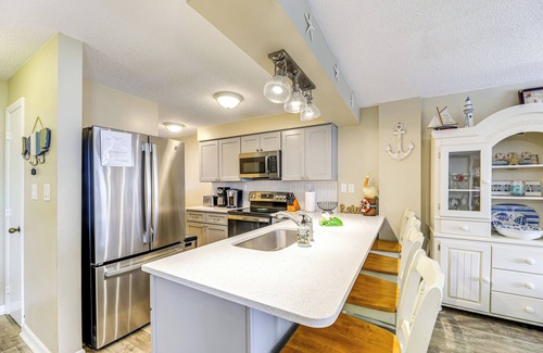 Indian Beach Condo | Walk to Indian Beach: Condo w/Ocean-View Balcony