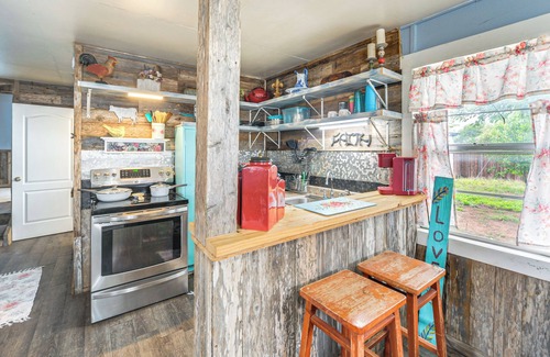 Buchanan Dam Cottage | Walk to Lake Buchanan: Cottage Near Wineries!