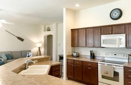 Lake Sumter Landing House | Walk To Lake Sumter Landing From This Amazing Villa w/Bikes, WiFi, Golf Cart!