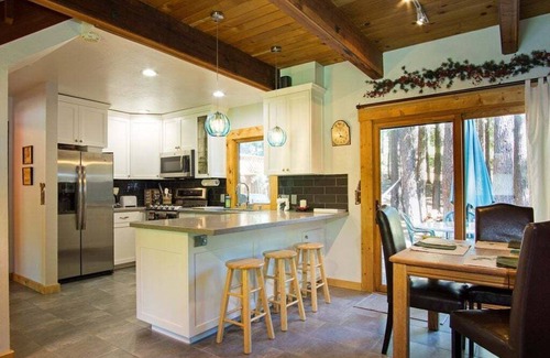 Tahoe Pines House | Walk To Lake Tahoe And Private Beach/Pier, Remodeled Kitchen!
