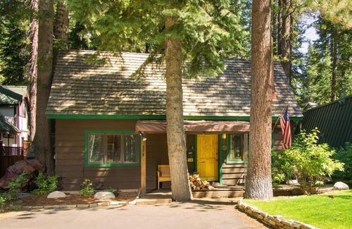 Tahoe Pines House | Walk To Lake Tahoe And Private Beach/Pier, Remodeled Kitchen!