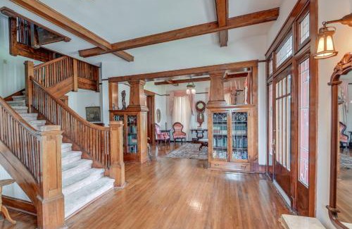 Lawrenceburg House | Walk to Lawrenceburg Square Home for Large Groups