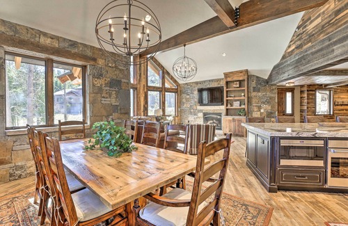 Copper Mountain Villa | Walk to Lift: Luxe Villa w/Hot Tub in Copper Mtn