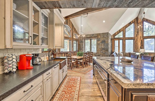 Copper Mountain Villa | Walk to Lift: Luxe Villa w/Hot Tub in Copper Mtn