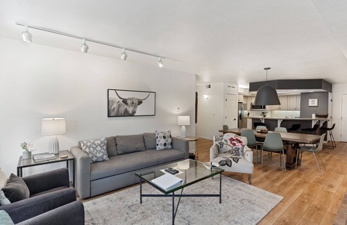 Steamboat Springs Condo | Walk-to-Lift Condo with Gas Fireplace, Balcony & Shared Hot Tub/Pool/Garage