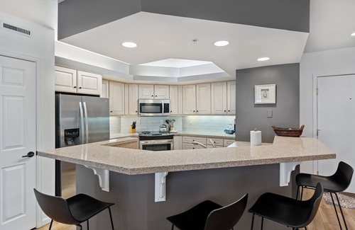 Steamboat Springs Condo | Walk-to-Lift Condo with Gas Fireplace, Balcony & Shared Hot Tub/Pool/Garage