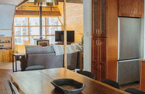 Taos Ski Valley House | Walk to Lifts and Ski Village with Private Hot Tub