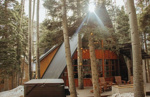 Taos Ski Valley House | Walk to Lifts and Ski Village with Private Hot Tub