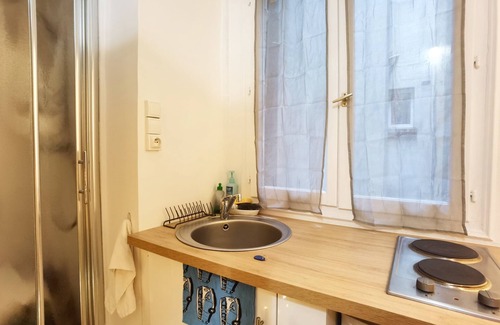 Quartier de la Place-Vendome Apartment | Walk to Louvre/Cozy Loft for 2 Guests/Elevator/Near Metro