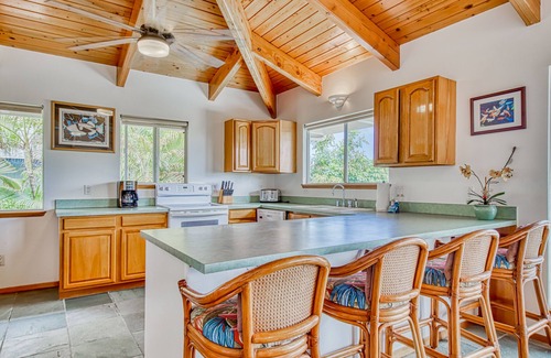 Kahaluu Bay House | Walk to Magic Sands Large Home w/Private Pool, Hot Tub, Terrace & 2 W/Ds