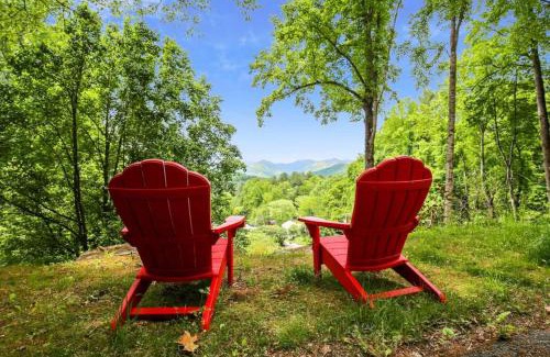 Burnsville Ski Chalet | Walk To Main St, Pets Ok, Close To Shops, Hiking