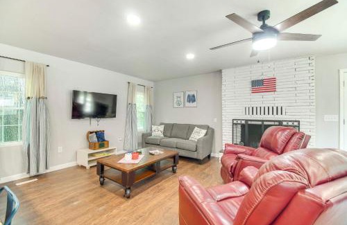 Afton House | Walk to Marina and Lake Family Retreat in Afton!