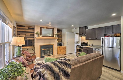 Grand Lake Condo | Walk to Marina: Rustic Grand Lake Retreat!