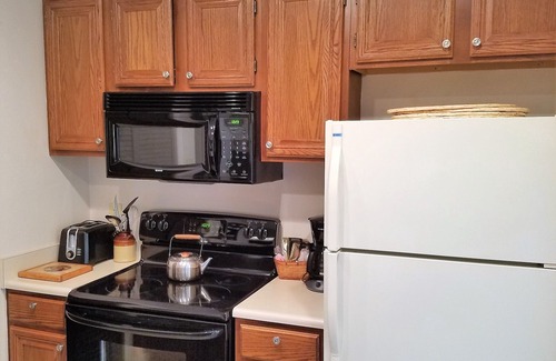 Nellysford Condo | Walk to Market/Private community outdoor pool!