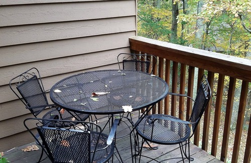 Nellysford Condo | Walk to Market/Private community outdoor pool!