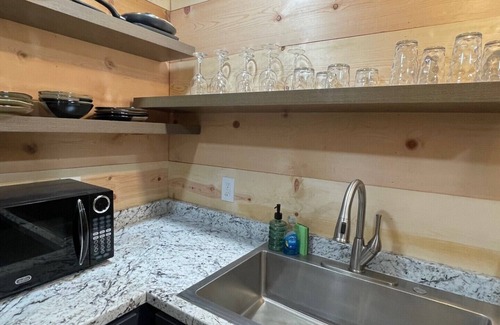 Ruidoso Cabin | Walk to Midtown, King Bed, Cozy Cabin!