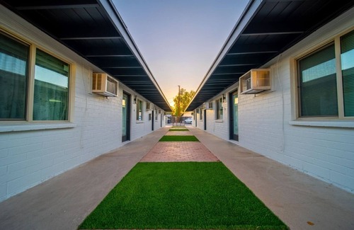 Riverside Apartment | Walk to Mill Avenue - Studio Apartment